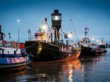 Spurn Lightship arrives at Hull Marina March 2023