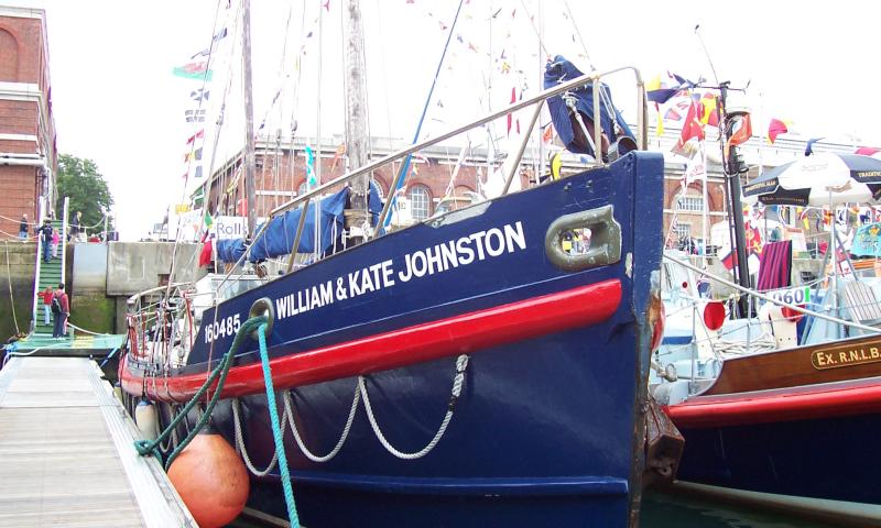 William & Kate Johnston - starboard bow view