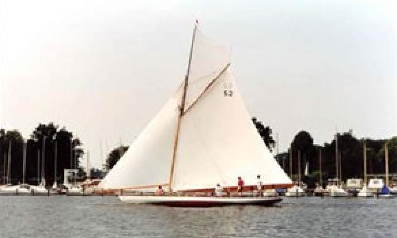 Maidie under sail - port side.