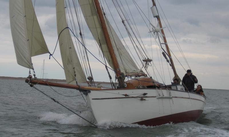 GWENILI at sea, bow view