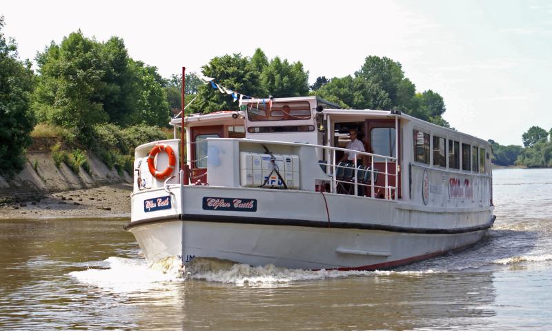 Clifton Castle underway on the upper Thames