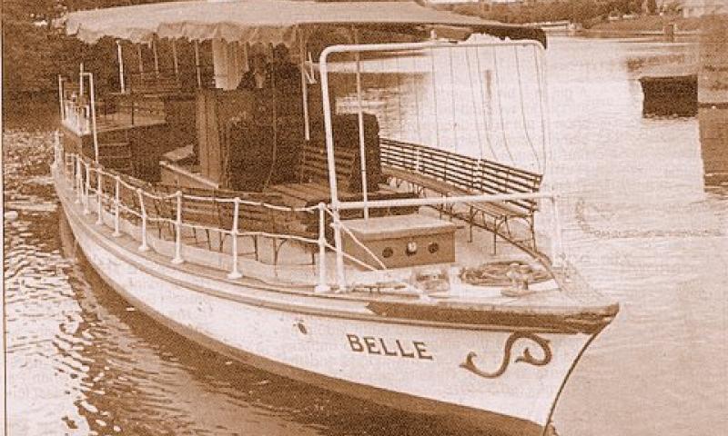 Belle - view of starboard bow