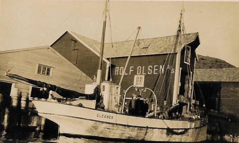Gleaner b&w image, 1930s or 40s