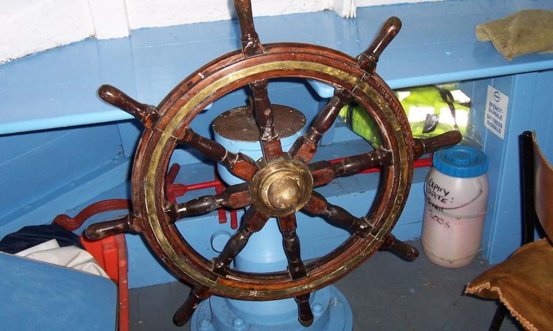 Western Lady IV - steering wheel