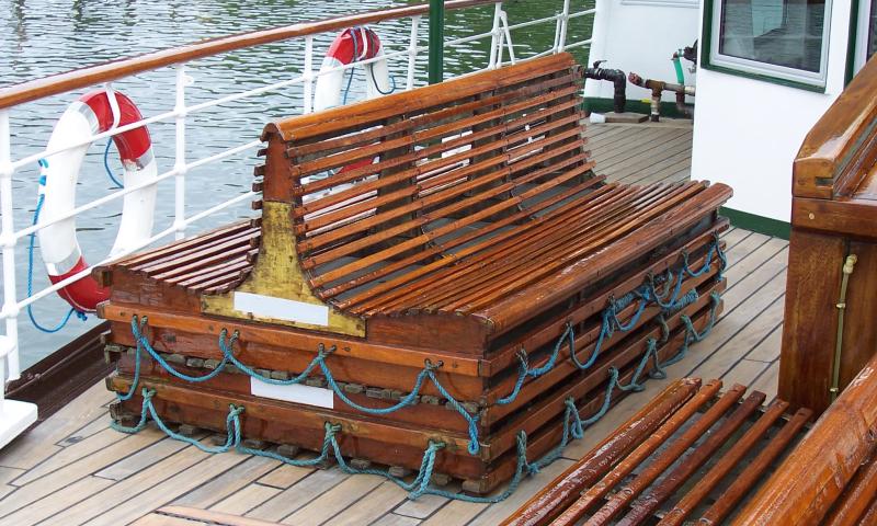 Swan - deck seating