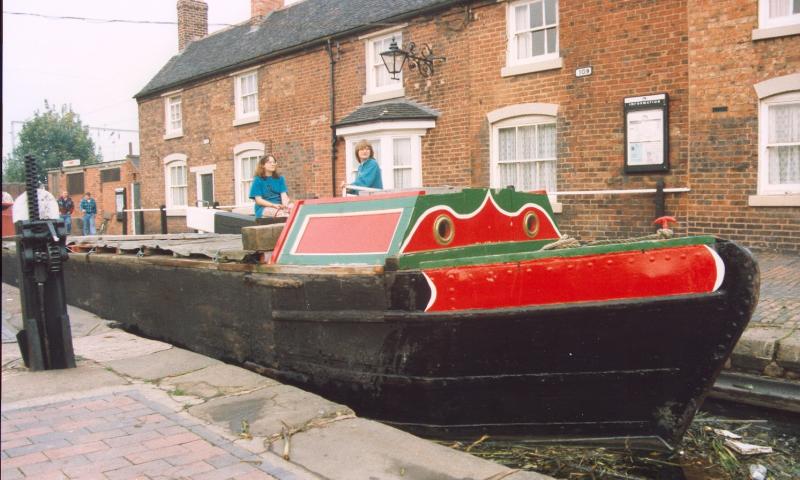 BEN - Wolverhampton top lock in 1995. Bow from starboard quarter looking aft