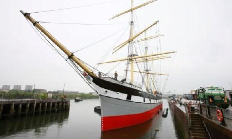 Glenlee - moving to Riverside on 5 May 2011