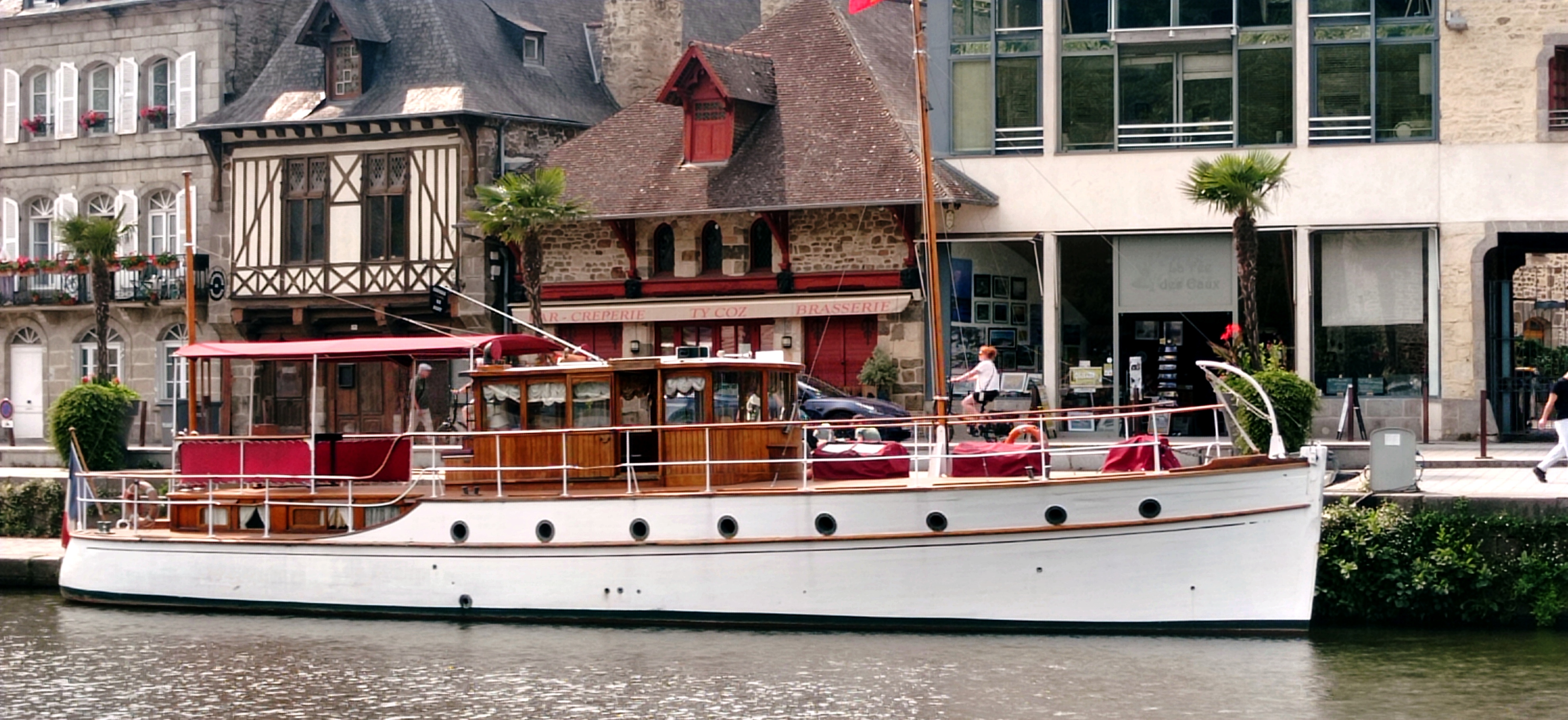 Kitikae in Dinan, Brittany