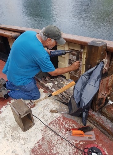 Continuing with conservation, volunteers working on Zebu's foredeck