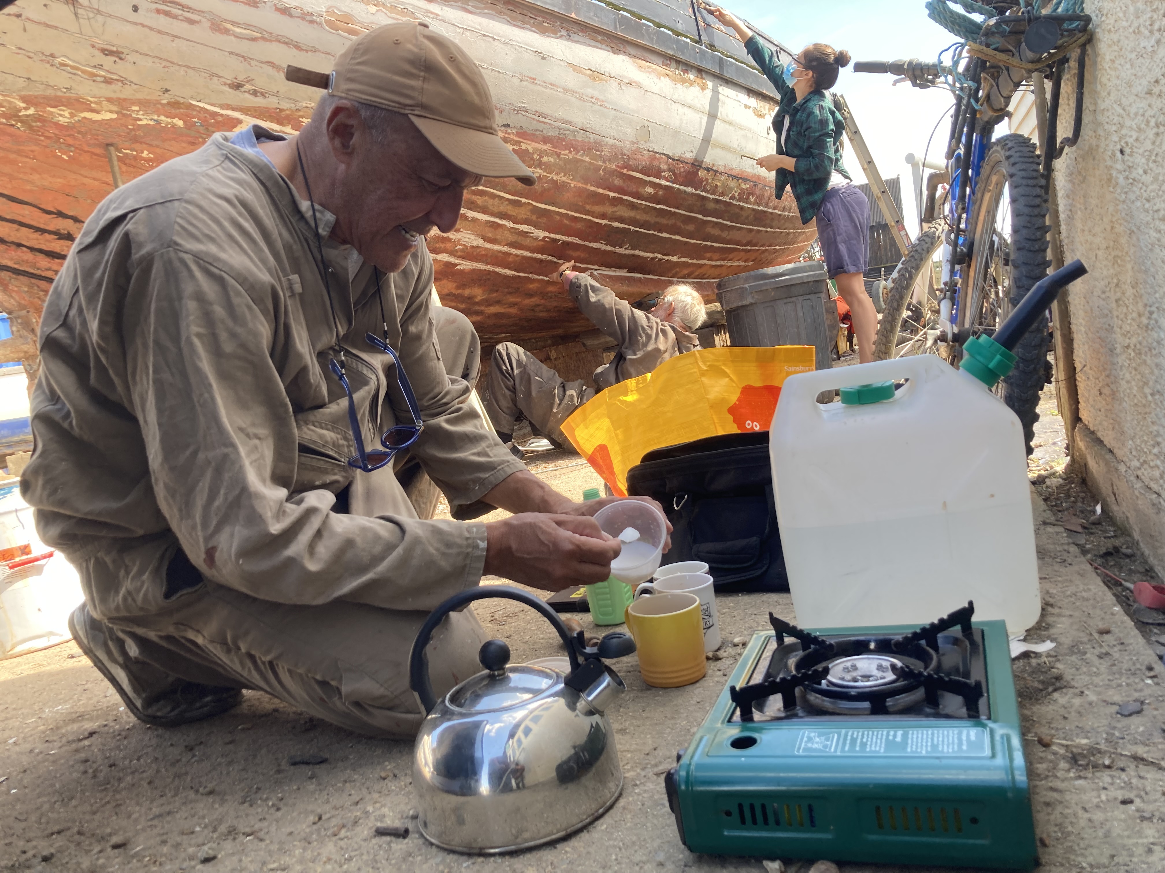 Volunteers at work on Dorana