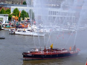 Pyronaut shooting water canons