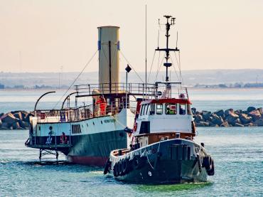 Bows on by David Stearne