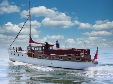 Prunella sailing