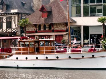 Kitikae in Dinan, Brittany