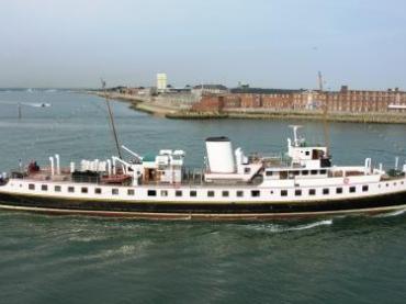 Balmoral - underway, starboard view