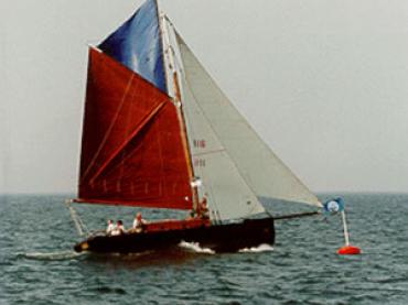 ALBION - under sail, stern view of the starboard quarter looking forward. Ref: Assoc Docs (3/albion.gif)