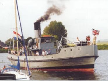 H.M.S Elfin Starboard bow 3/4 - hms elfin.jpg