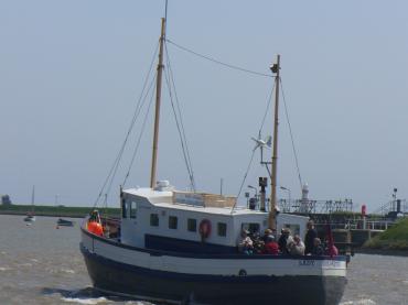 Bow view, port side