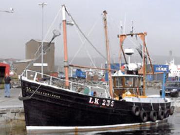 NIL DESPERANDUM - port bow view