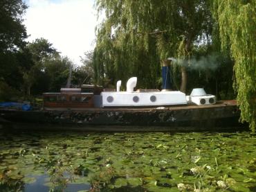 Fusil - underway on the canal