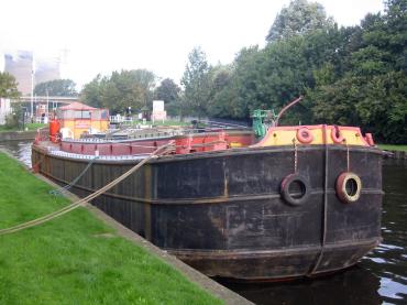 Moored starboard side 