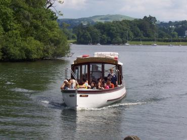 Muriel II under way - bow view