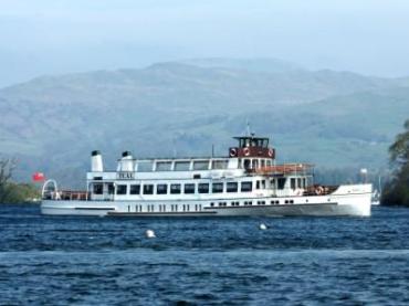 Teal - underway, starboard view