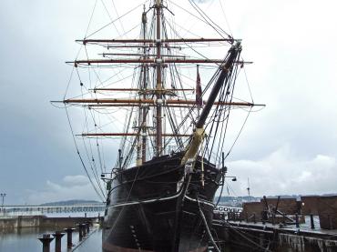 RRS Discovery - bow view.