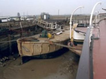 FB ? - used for a mooring for the Medway Queen. Stern looking forward from starboard quarter. Ref: 96/3/4/27