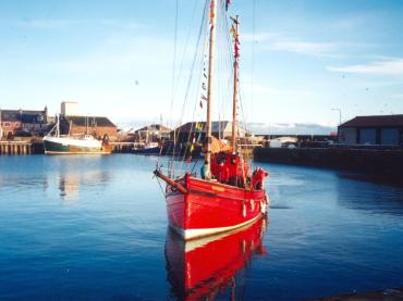 FAMILY'S PRIDE - manouvering in Dundee Docks. Bow from port quarter.