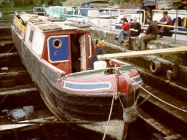 SOUTHAM - in dry dock, the Sprinch, Runcorn, April 1993. Bow looking aft.
