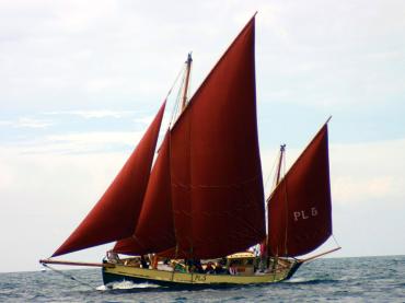 White Heather - under way, starboard view, Peel 2008