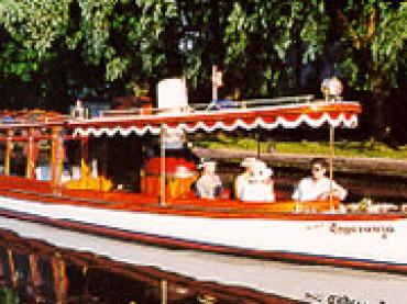 THAMES ESPERANZA - underway. Starboard bow looking aft.