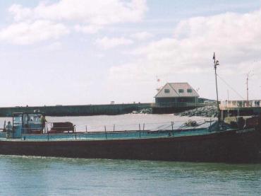 Bustardthorpe - starboard side view, under way