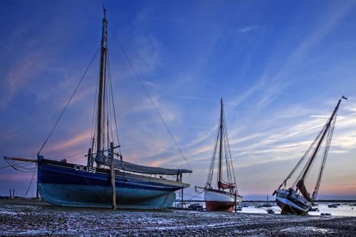 Dorothy, Gracie & Bodicea - four centuries held by time tide and timber