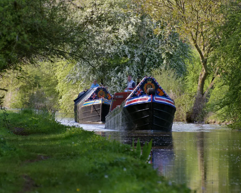 Grand Union pair Corolla and Carina by Kev Maslin
