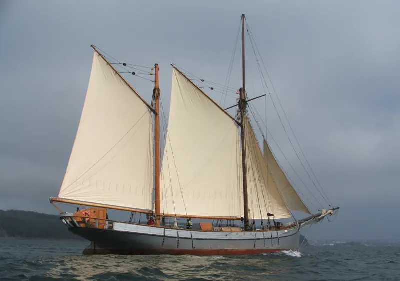 Irene under full sail, starboard side view