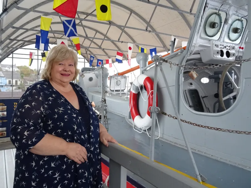 Shirley Cochrane next to Sir Samuel Kelly