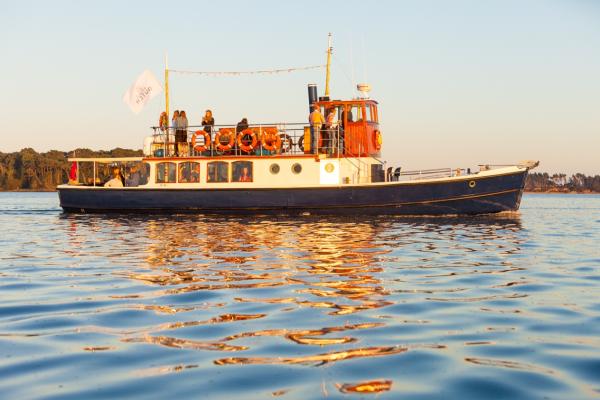 Dorset Queen - underway