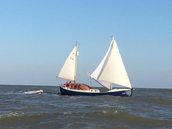 Valas - under sail