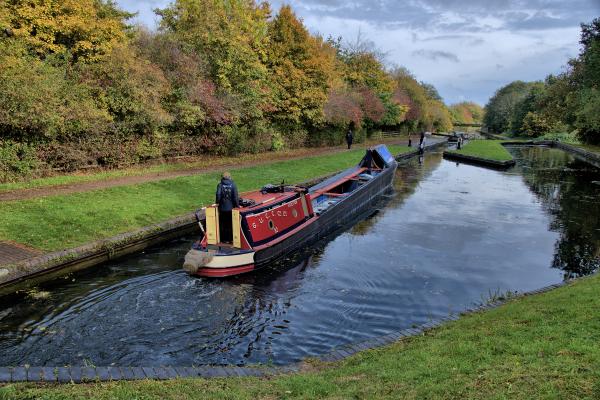 Photo Competition 2023 - Narrow boat Sculptor passing through Factory Locks on the Birmingham Canal Navigations on an Autumnal morning by Kev Maslin