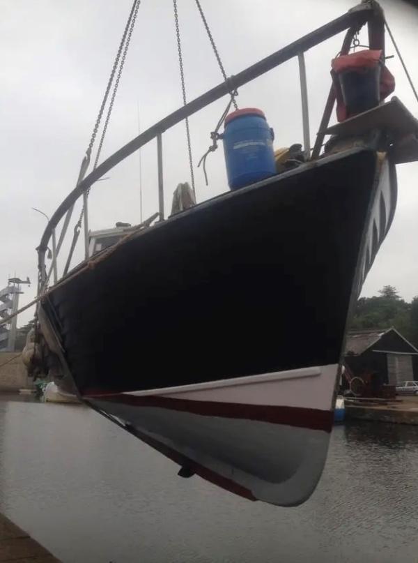 Galdwall of Brundall being lifted