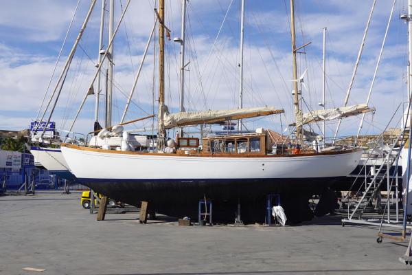 Springtide in boatyard