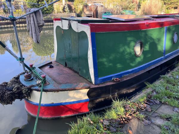 Envoy's stern showing top wooden trim and canted top