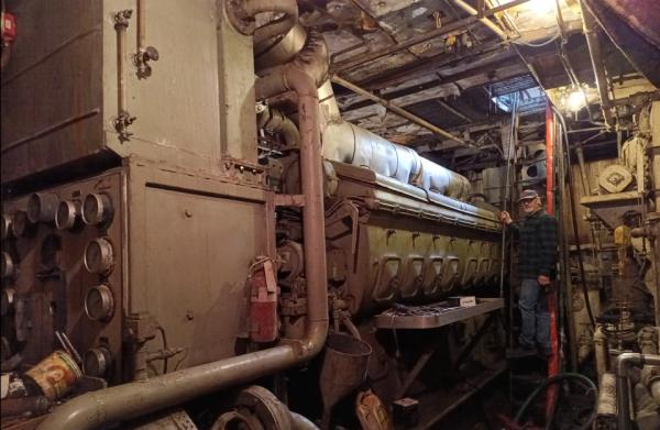 Island Commander's engine