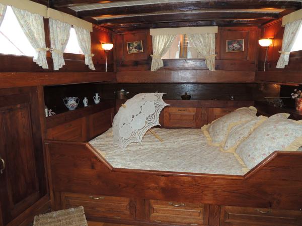 Kitikae interior cabin