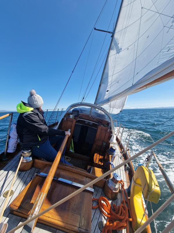 Isla Rose sailing in Jura 