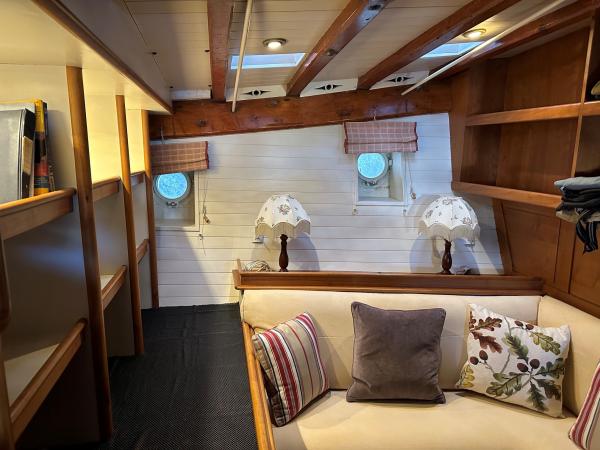 Eaboria interior