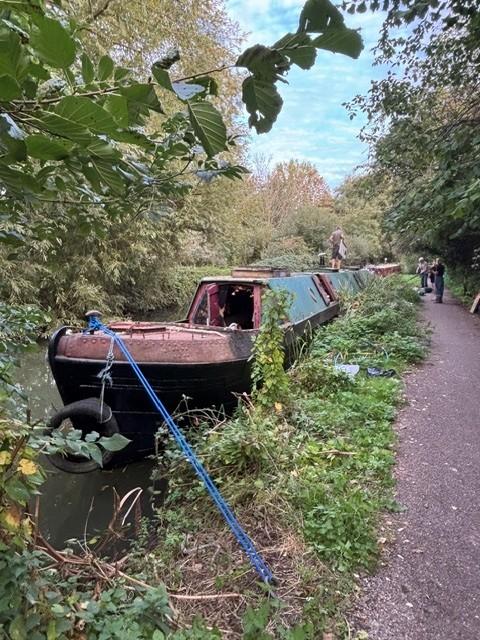 Banbury moored on a towpath