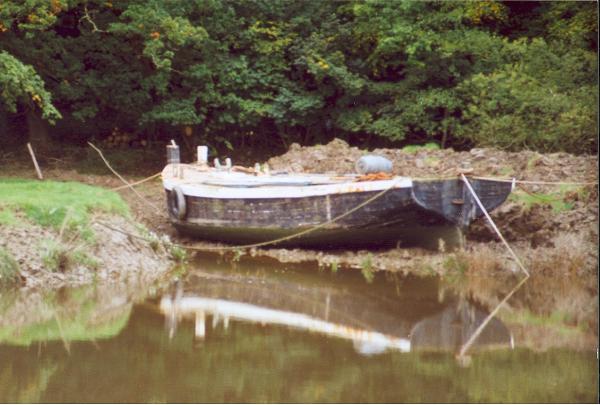 ADVANCE - at entrance to Sea Lock on Rolle Canal, River Torridge, in 1992. Ref: 13/advance 1992.gif
